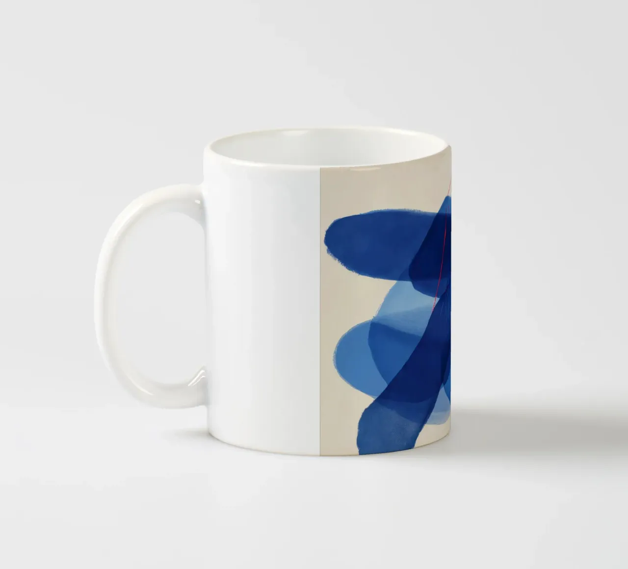 Fragmentierter Blauer Dunst Keramik Tasse von Vivid Reverie