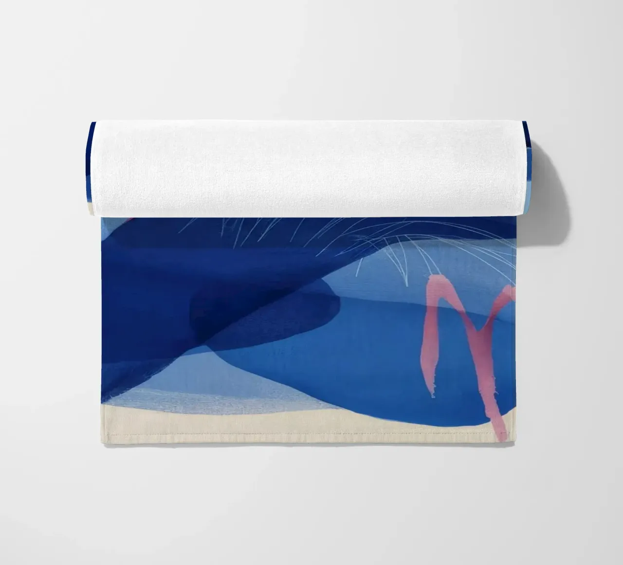 Gefragmenteerde blauwe waas strandhanddoek van Vivid Reverie