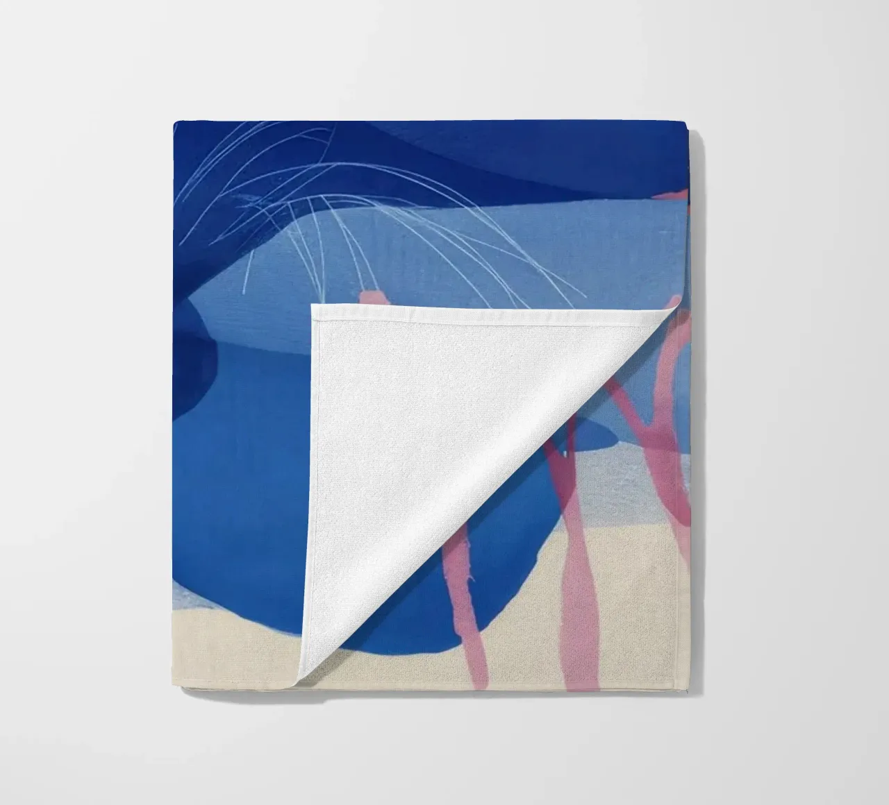 Gefragmenteerde blauwe waas strandhanddoek van Vivid Reverie