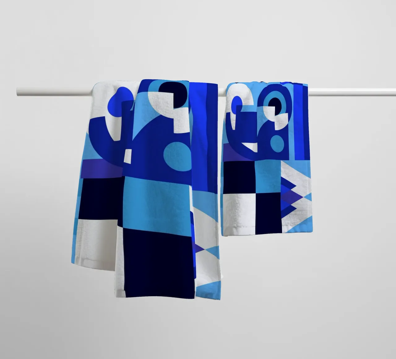Modello di collage geometrico blu asciugamano da bagno da Little Dean