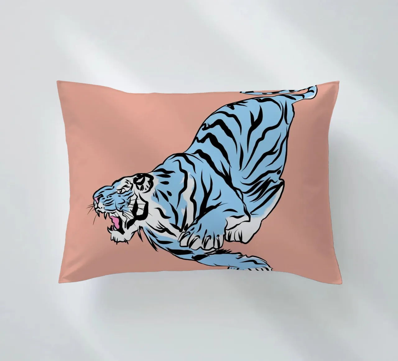 Ritratto di tigre 04 cuscino da Little Dean