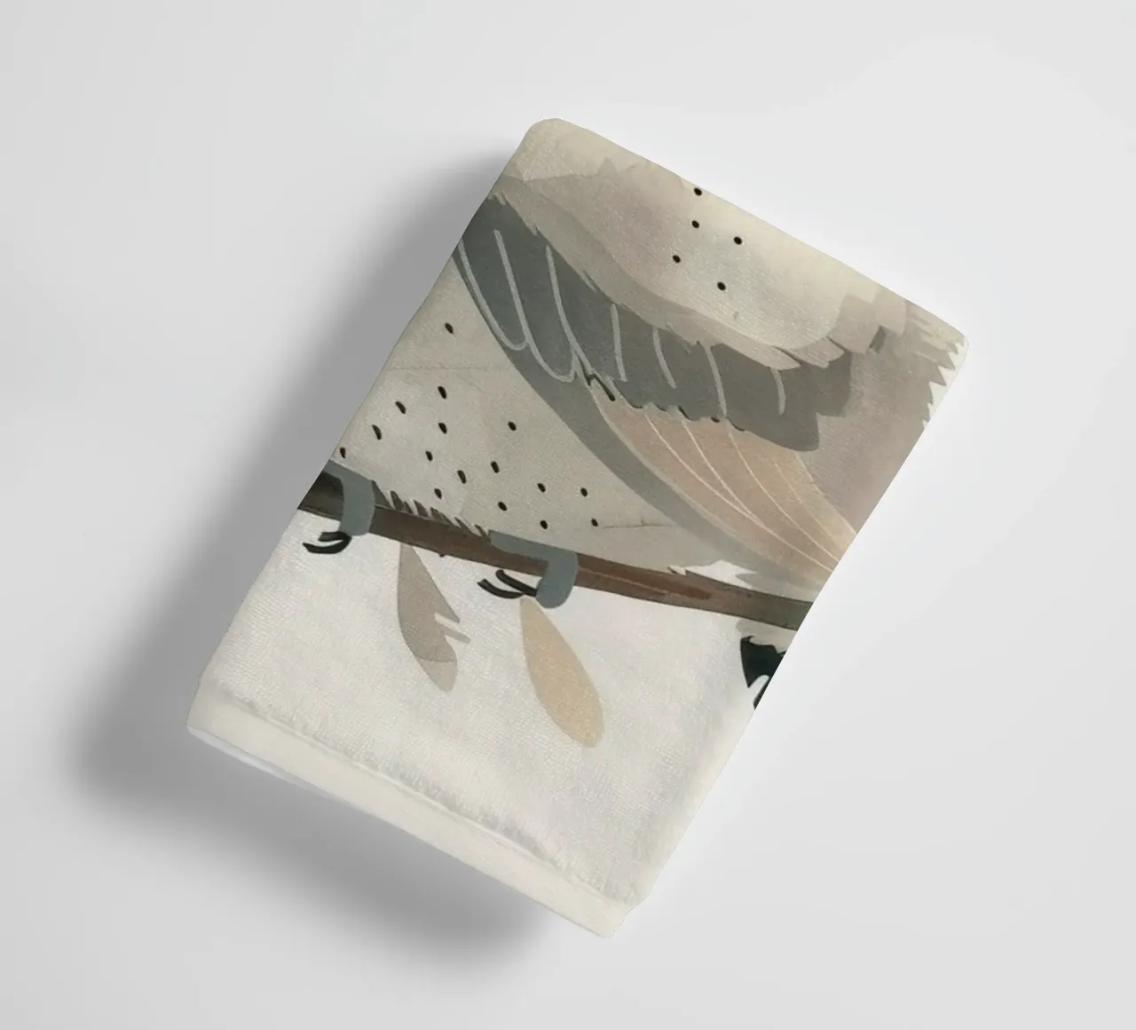 Ätherischer Kakadu unter zartem Laub Handtuch von DesignDoodle