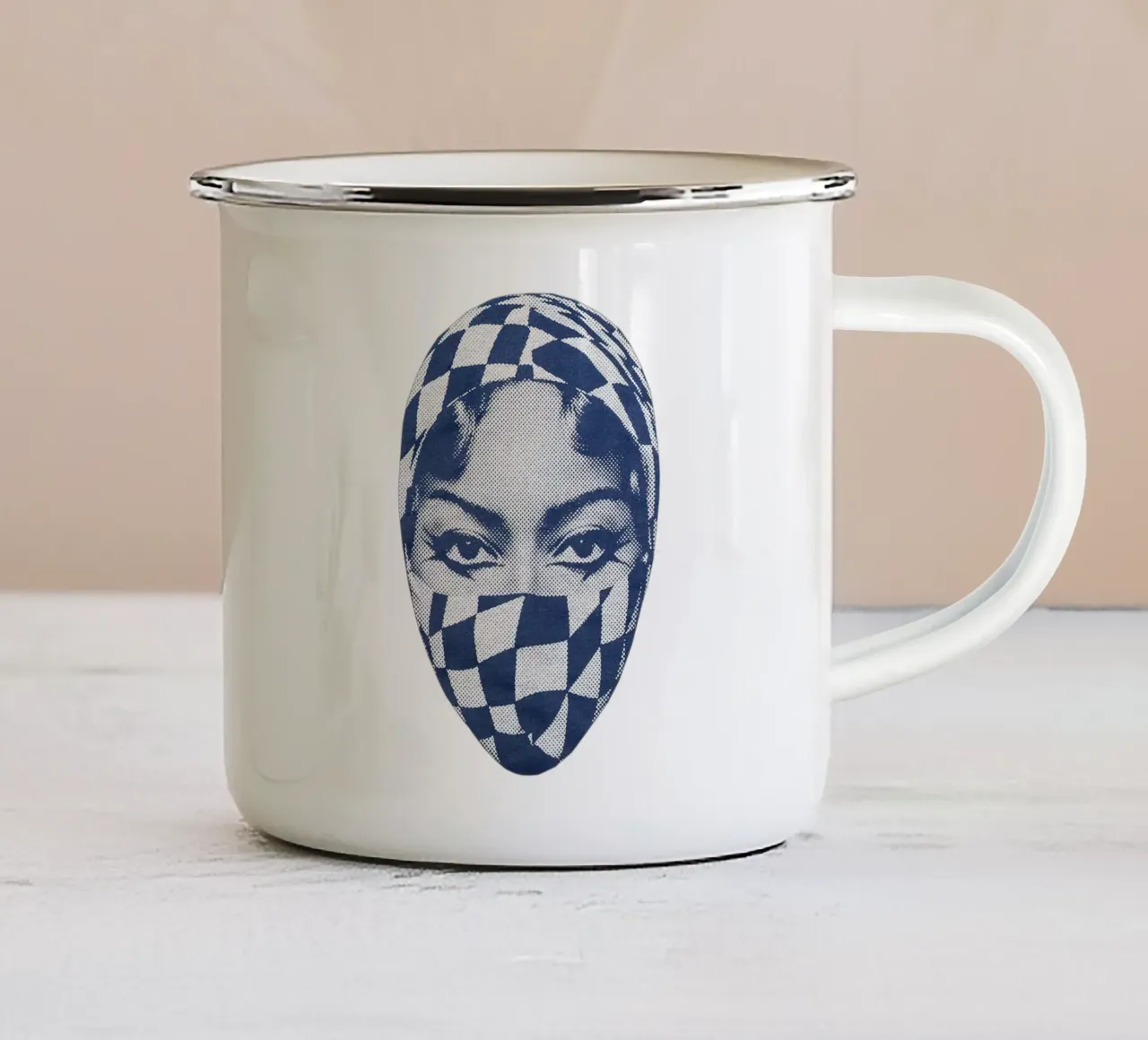 Ojos afilados taza de esmalte de martina
