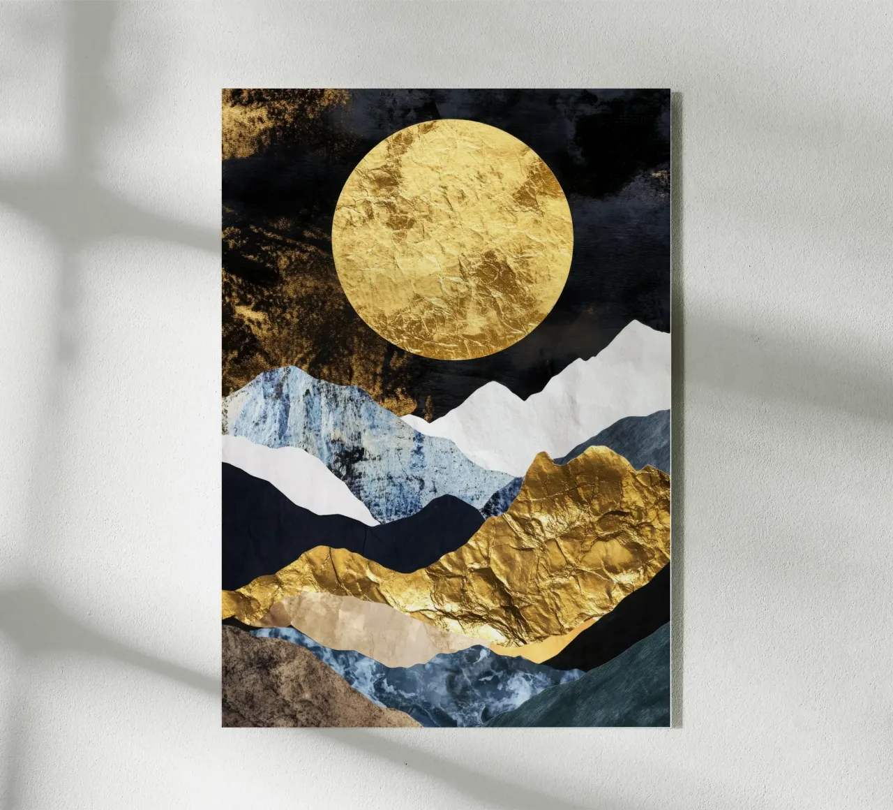 Montagne dorate con luna in bianco e nero plexiglass da Niklas