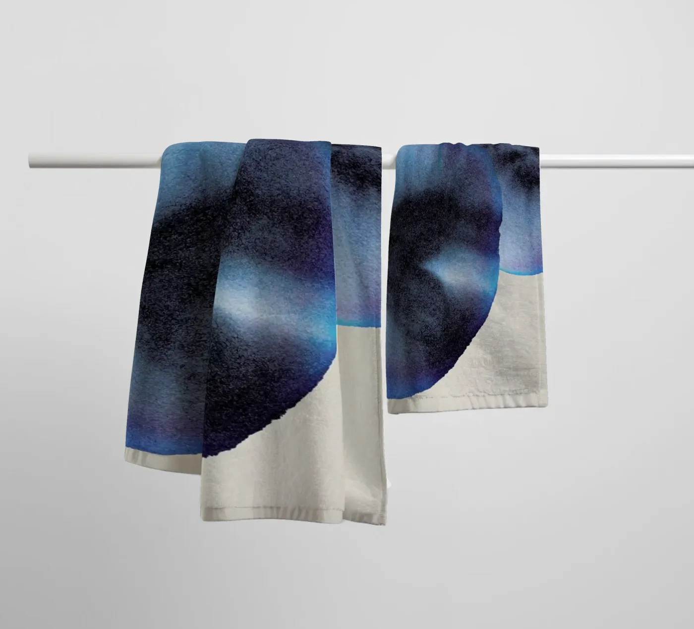 Blue Iris badhanddoek van Studio One