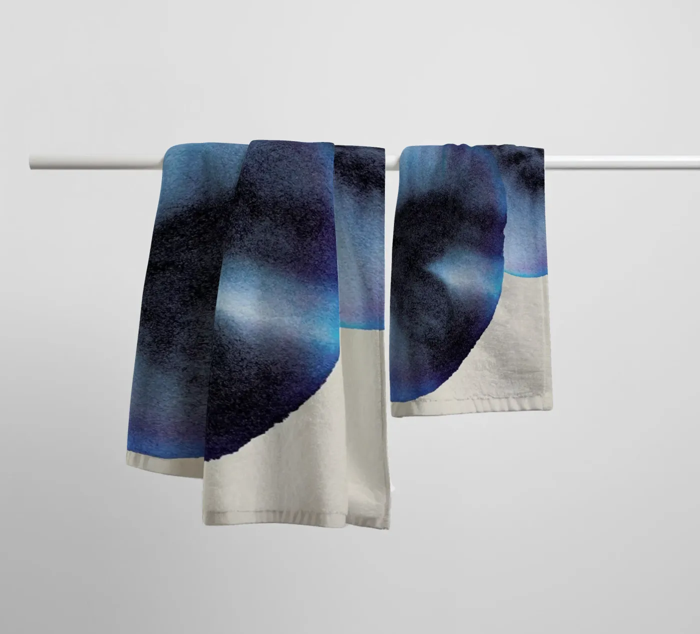 Blue Iris badhanddoek van Studio One