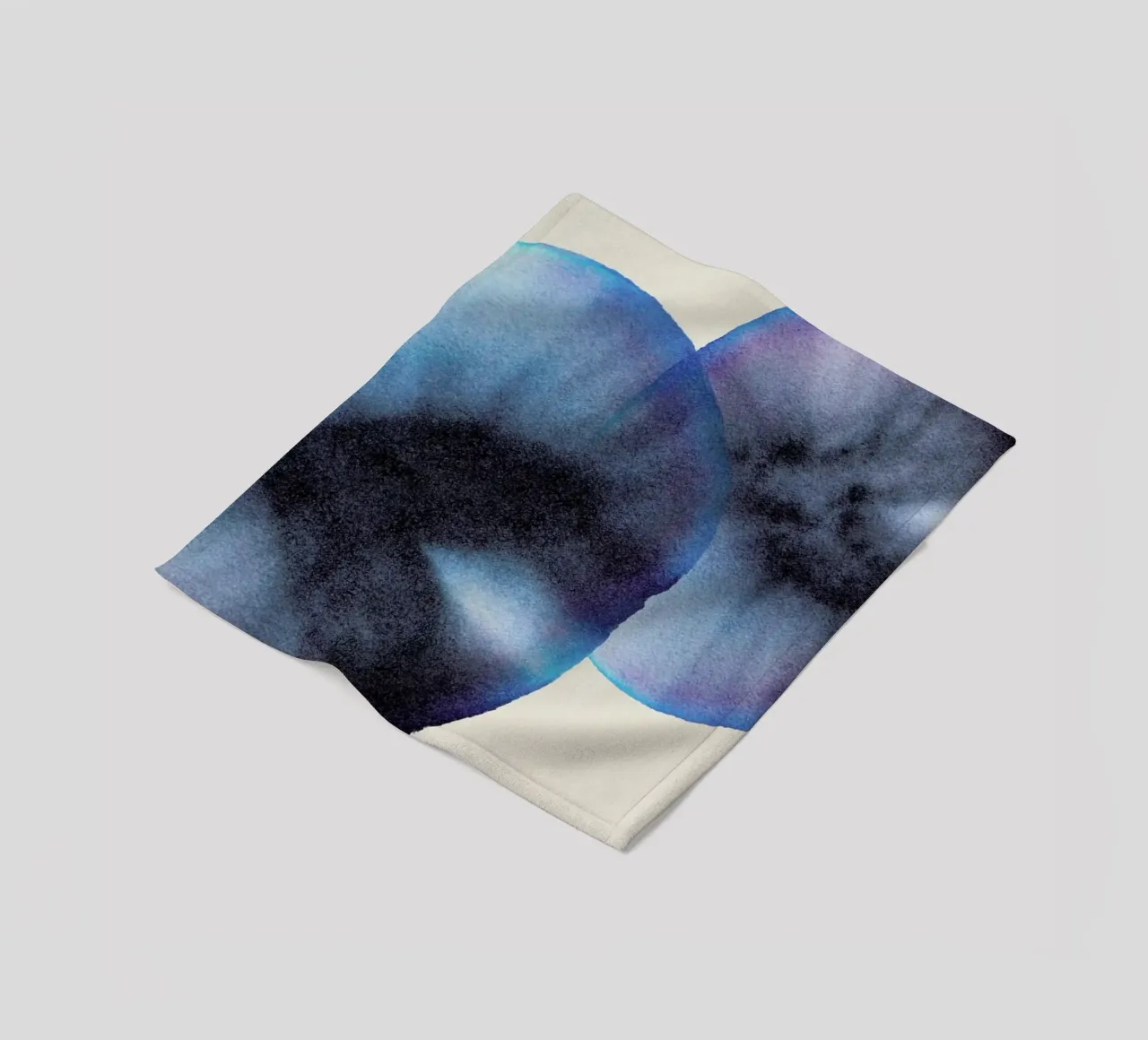 Blue Iris Fleecedecke von Studio One