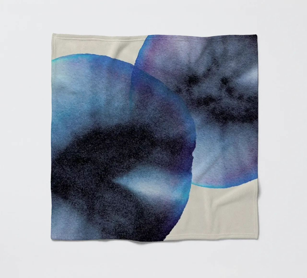 Blue Iris Fleecedecke von Studio One