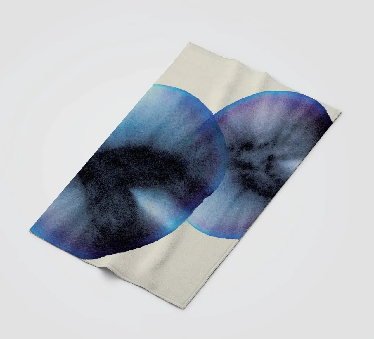 Blue Iris Fleecedecke von Studio One