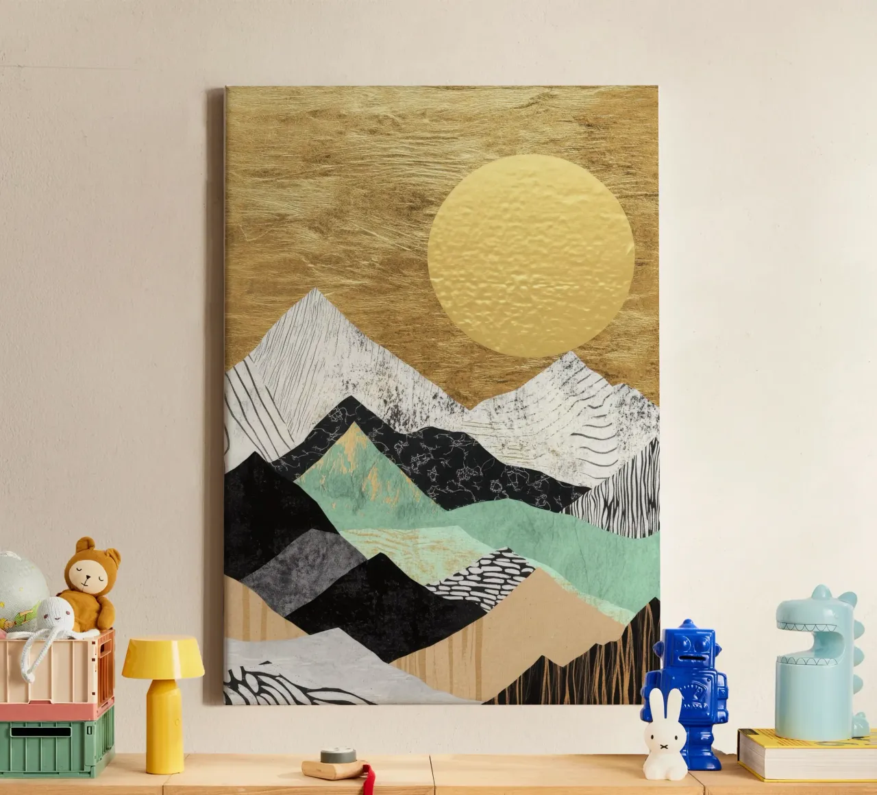 Abstract berglandschap in goud en zwart canvas met Baklijst van Niklas