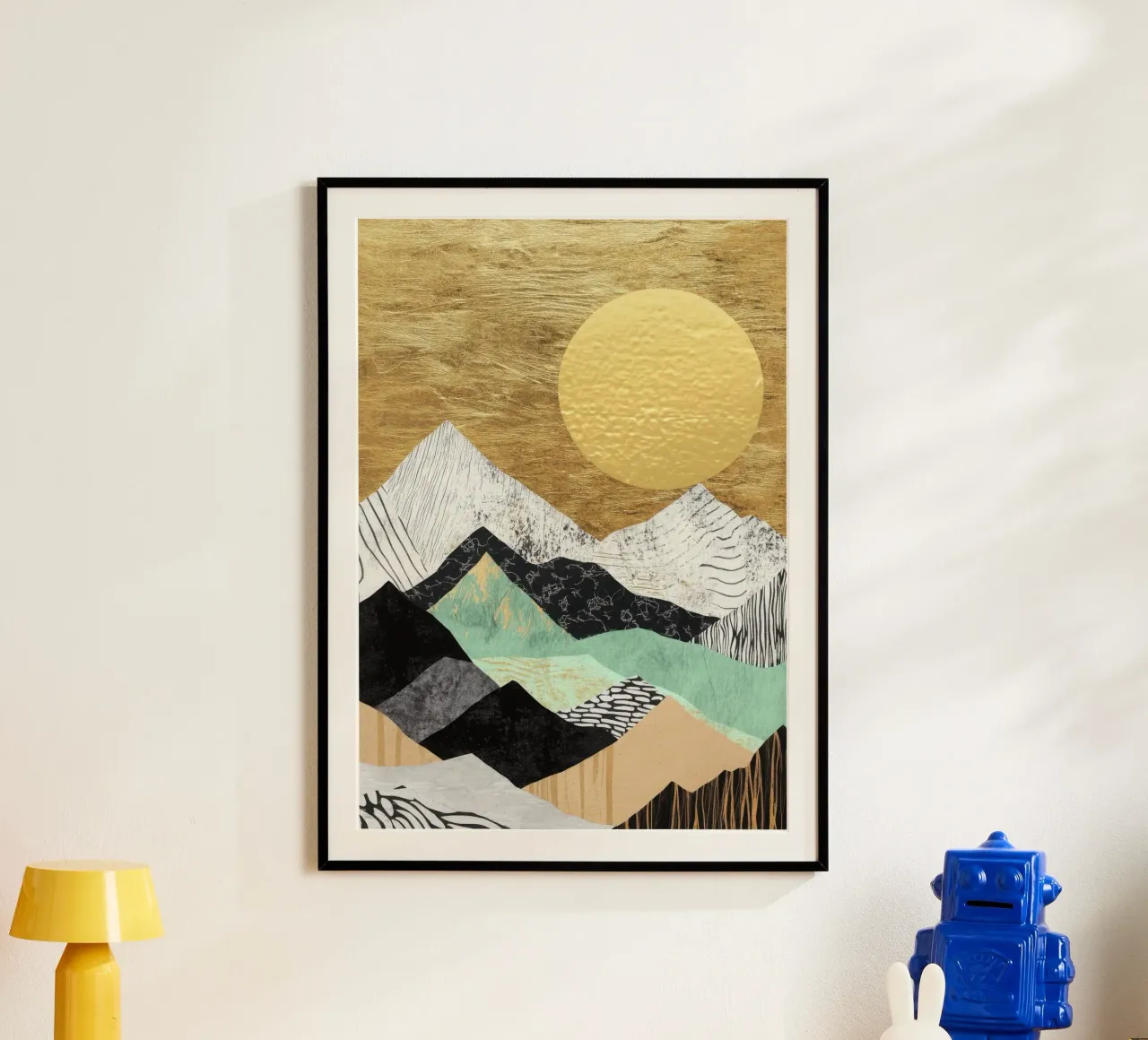 Paesaggio montano astratto in oro e nero poster con telaio in alluminio da Niklas