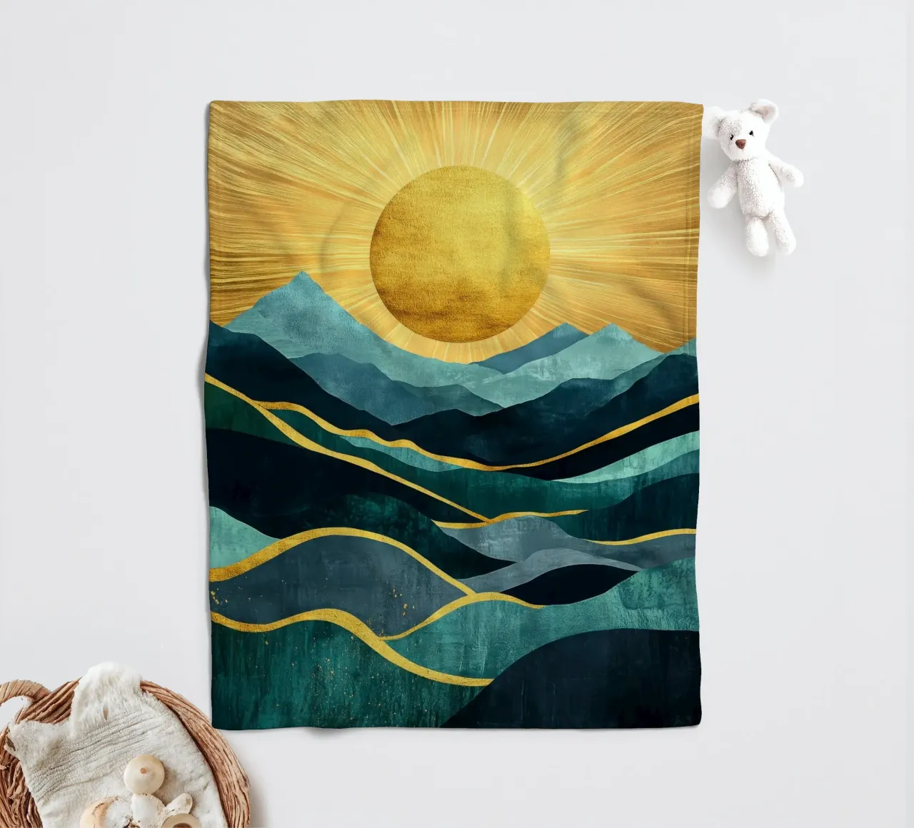 Paesaggio montano sereno con luce solare dorata coperta in pile da Niklas