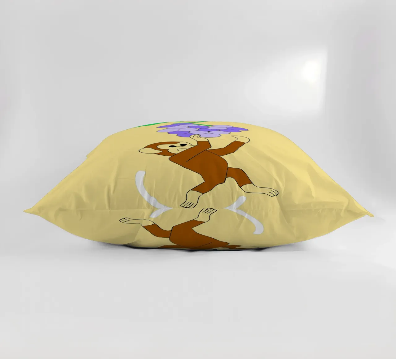 Scimmia e uva cuscino da OUR SHOP