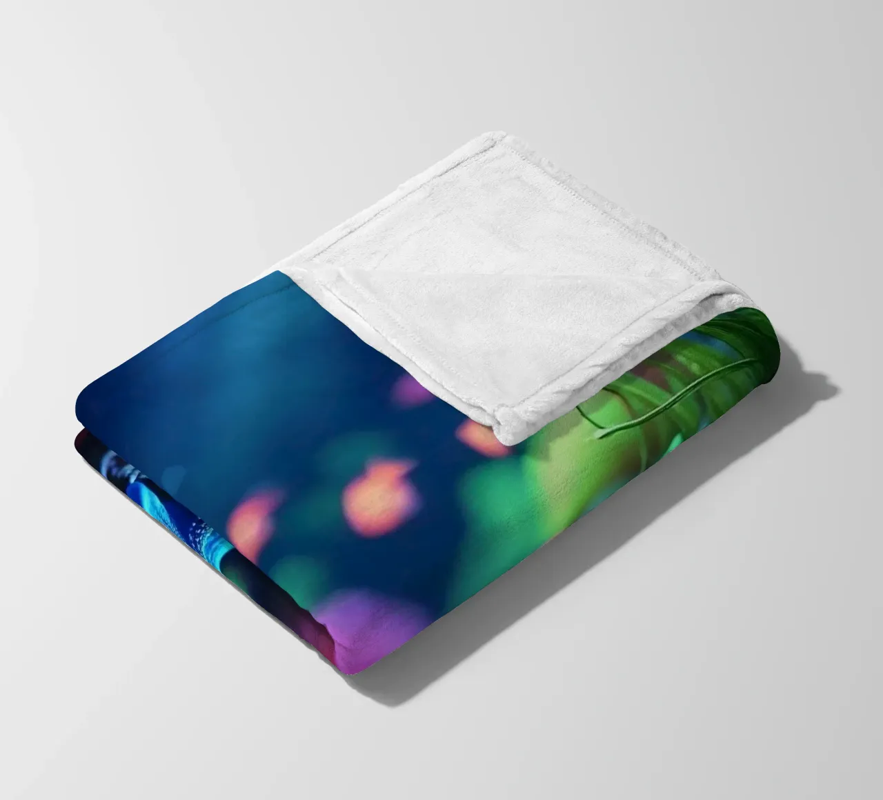 Deep Calm ✦ Blauer Seestern in Neon Reef Fleecedecke von lumaquastudio