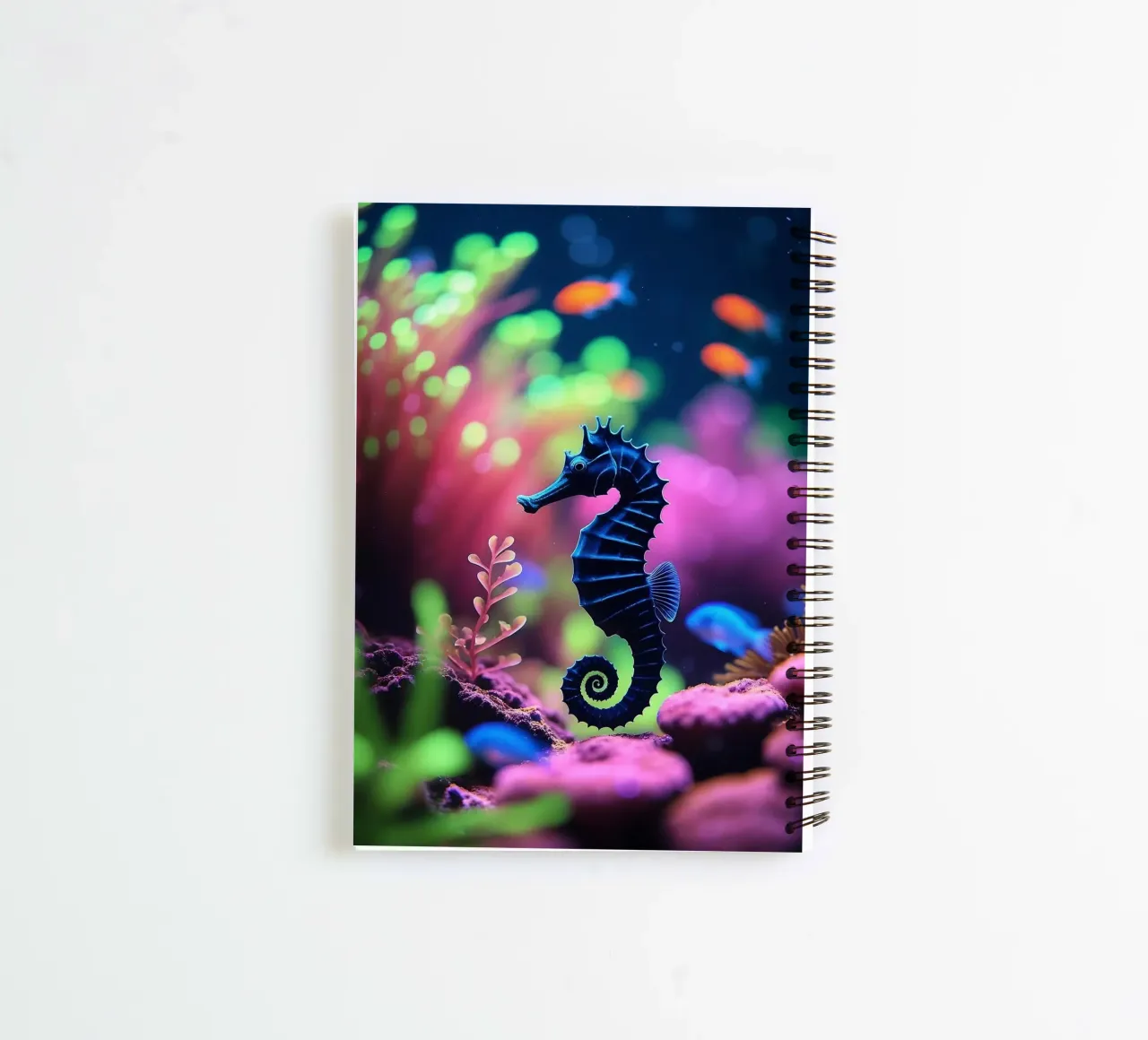 ✨🐠 The Night's Watch ✦ Schwarzes Seepferdchen in Neonkoralle 🌙 Ringbuch von LUMAQUA STUDIO