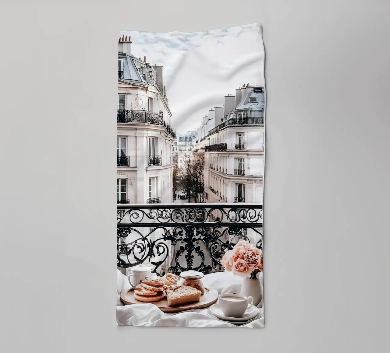 Balcon avec vue sur Paris serviette de bain de IamHomeStudio