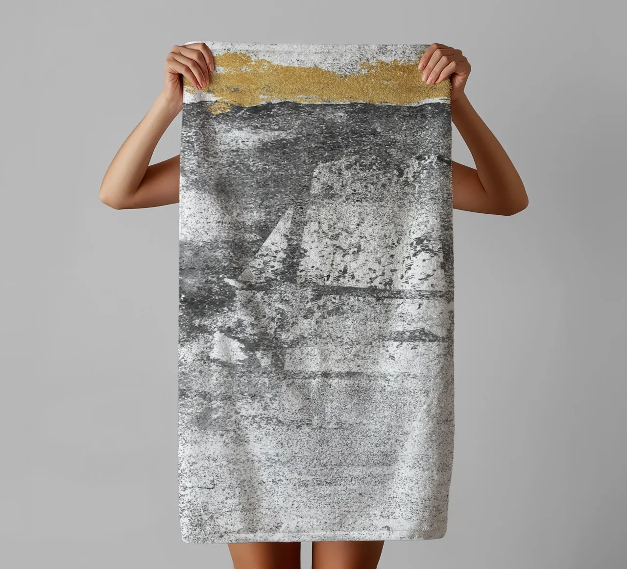abstract art gray texture gold 2 Handtuch von vintageshop