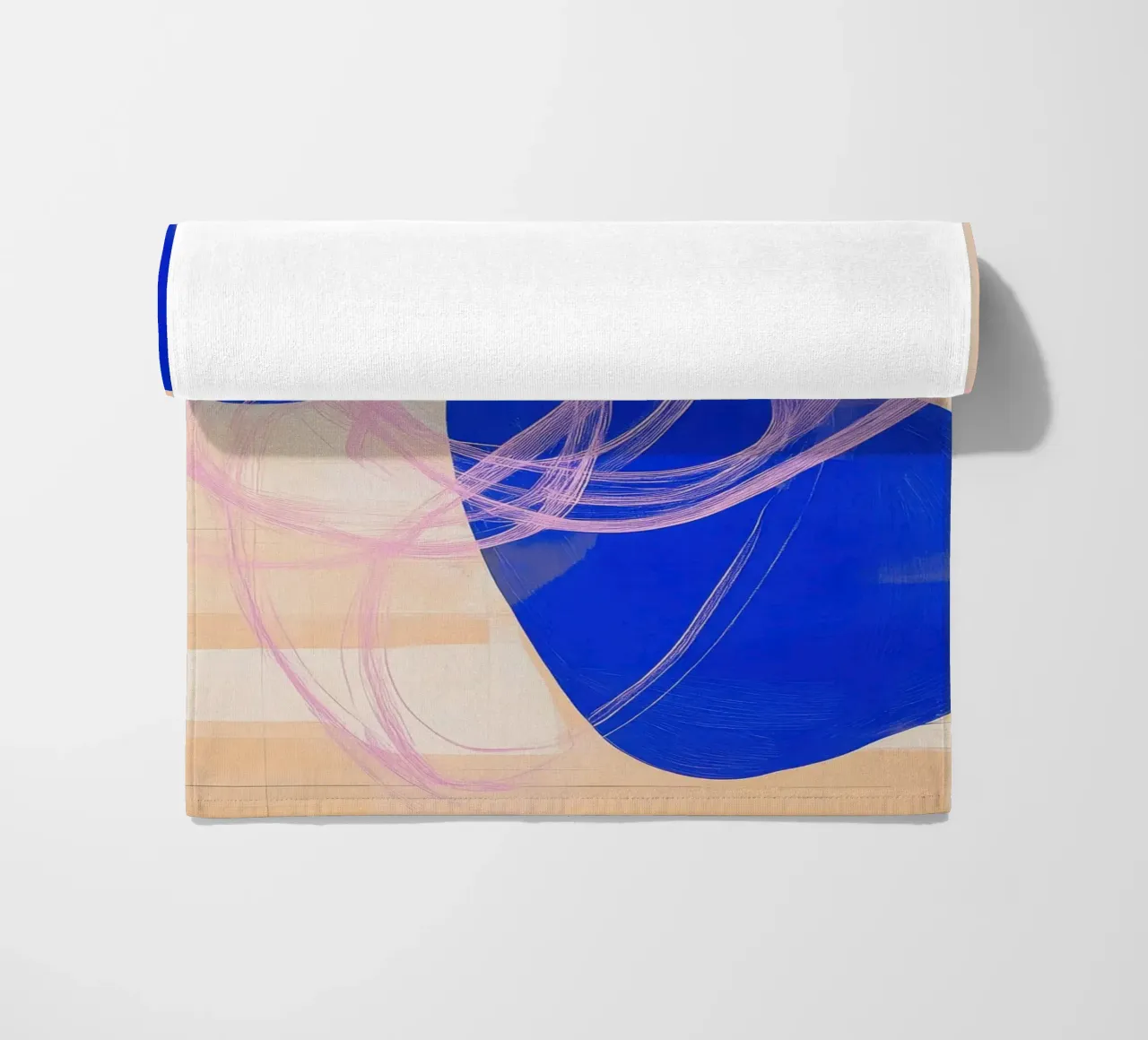 Forme dinamiche in blu cobalto e rosa telo mare da Euphoria Theresa