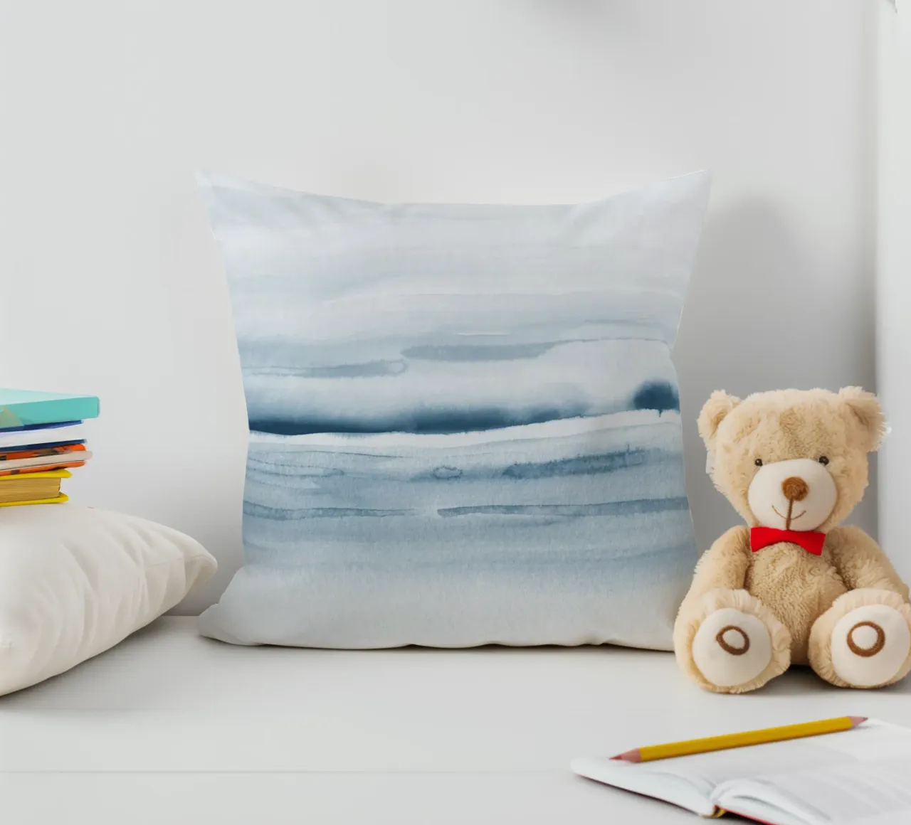 Blauwe zeegolven kussen van NouveauPrints