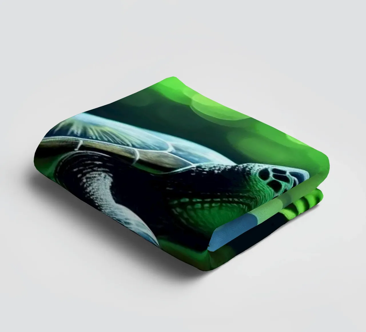 Stille Wasser ✦ Schildkröte in smaragdgrünem Licht Handtuch von lumaquastudio