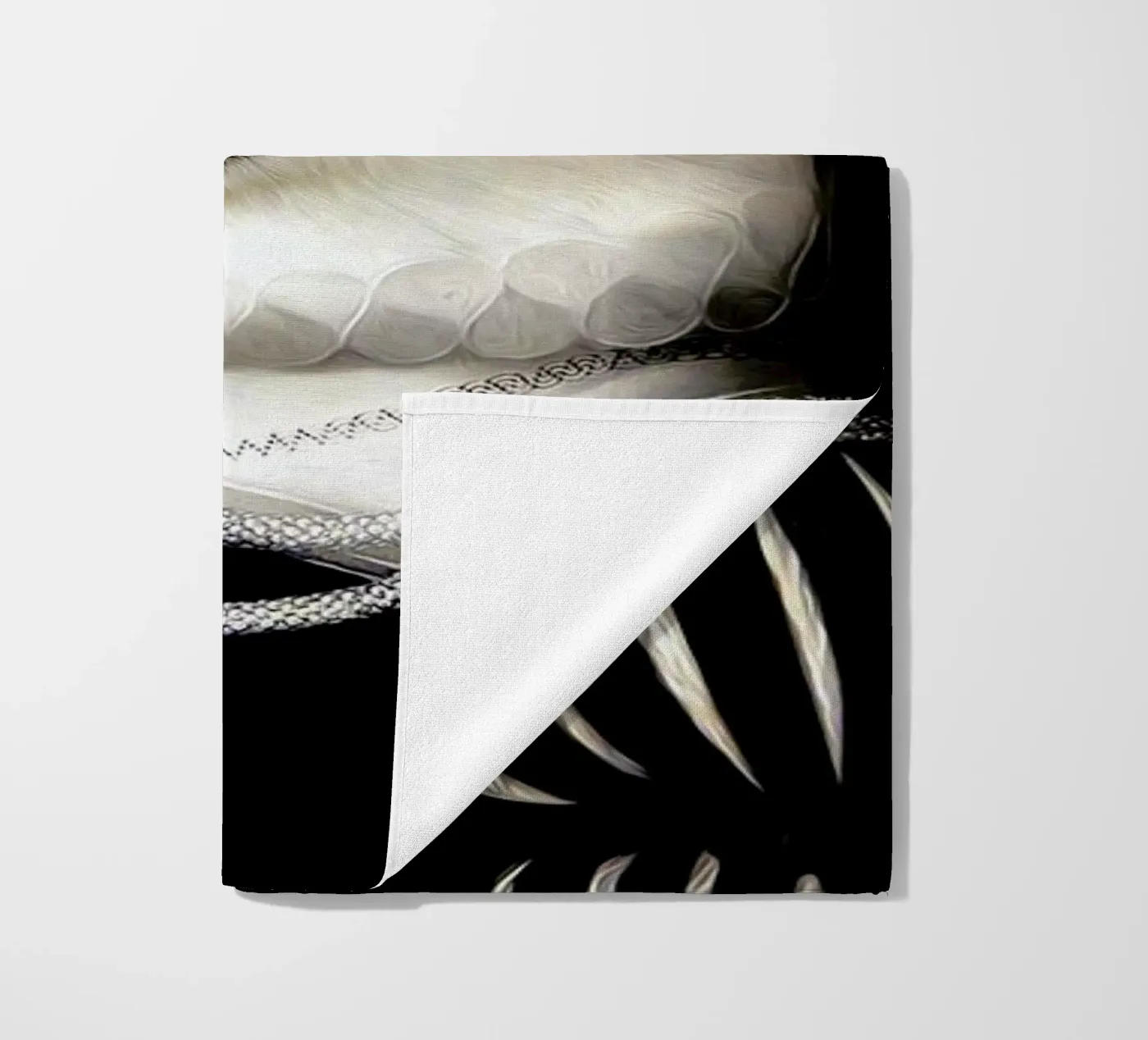 Miley beach towel by Tein Lucasson
