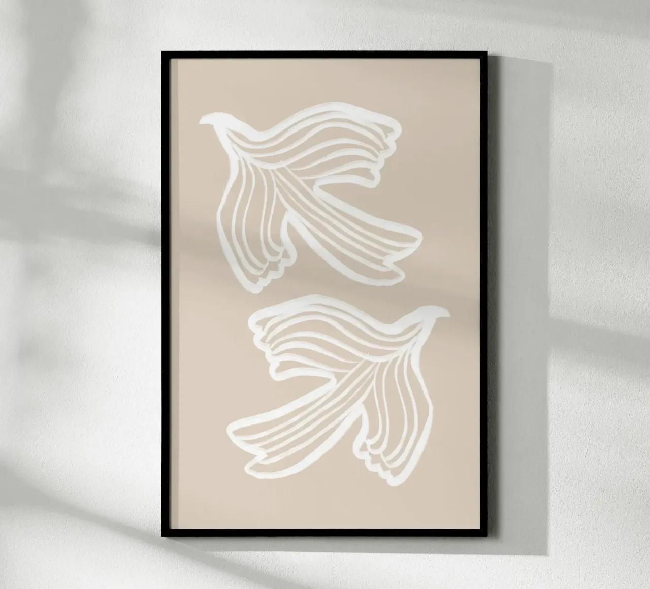 Oiseaux abstraits blancs tourbillonnant sur beige poster avec cadre en aluminium de Melloi Art Print