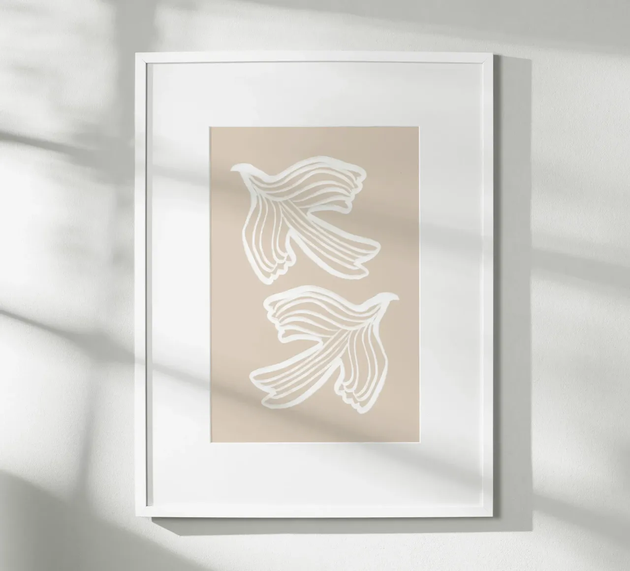 Oiseaux abstraits blancs tourbillonnant sur beige poster avec cadre en aluminium de Melloi Art Print