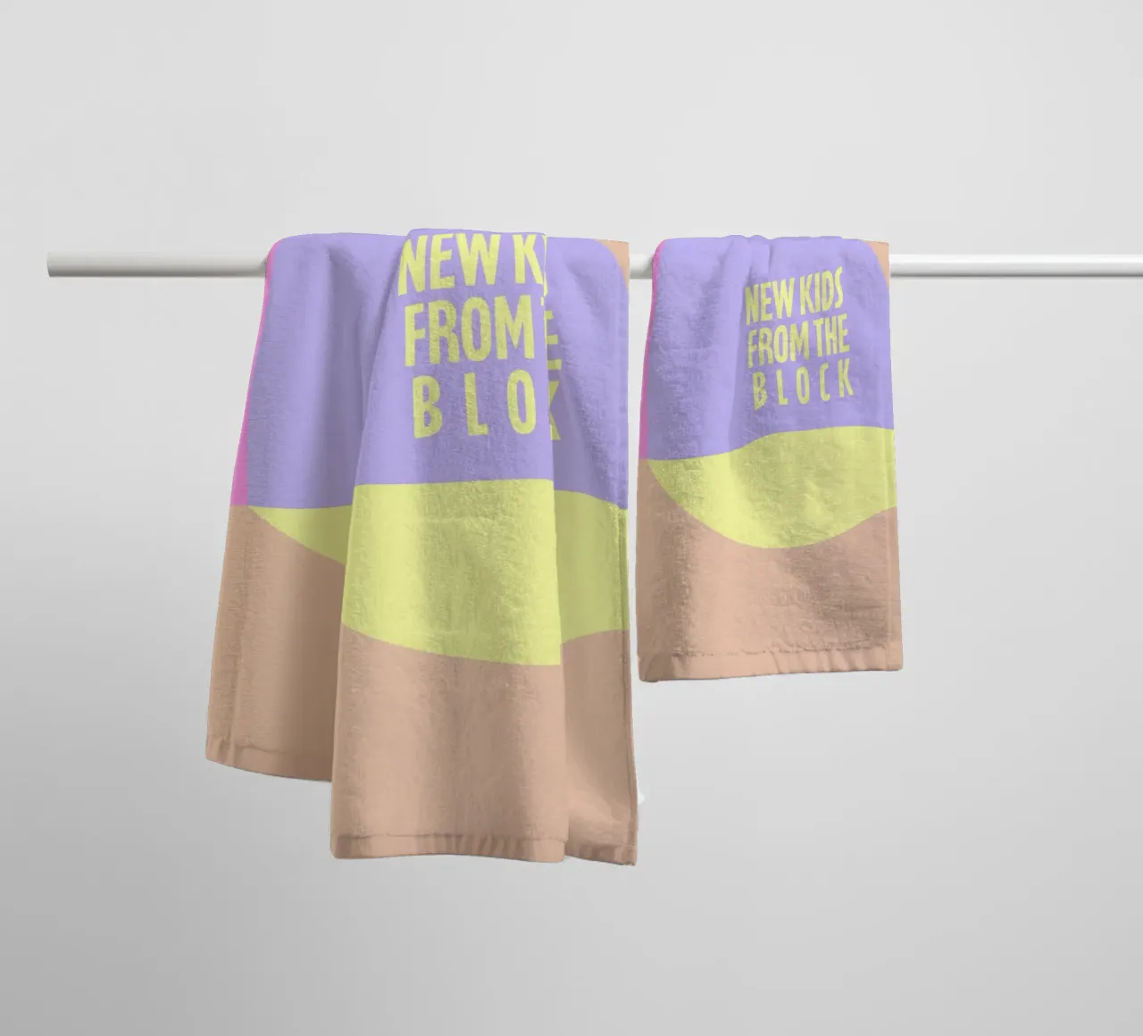 new kids from the block. asciugamano da bagno da FRICKE DESIGN