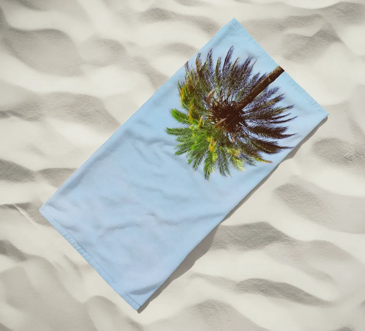 Palm Tree strandhanddoek van Cassia Beck Photography