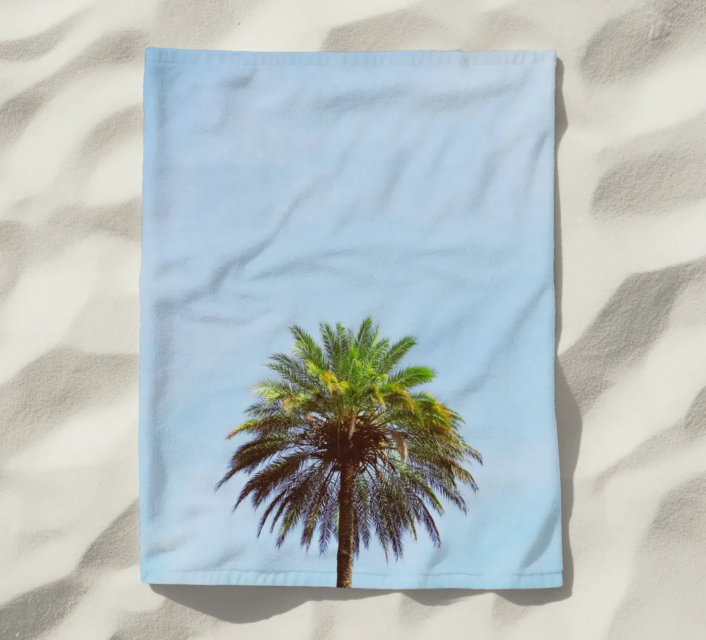Palm Tree strandhanddoek van Cassia Beck Photography