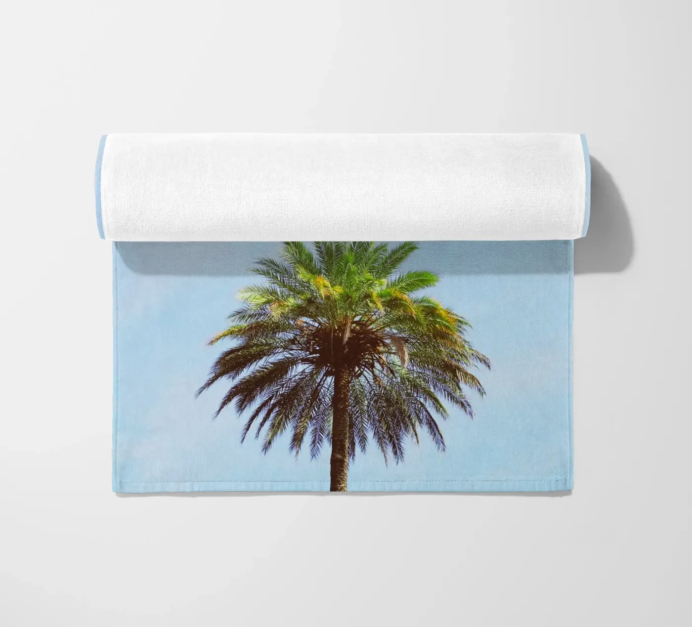 Palm Tree strandhanddoek van Cassia Beck Photography