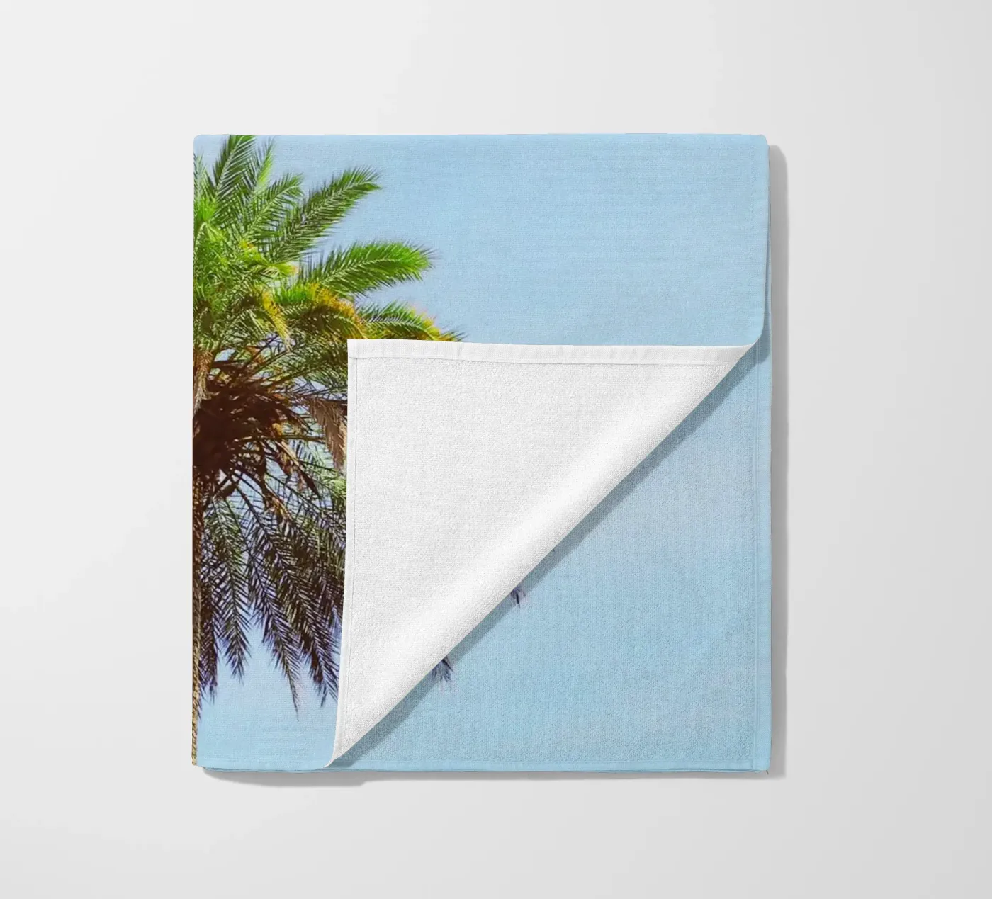 Palm Tree strandhanddoek van Cassia Beck Photography