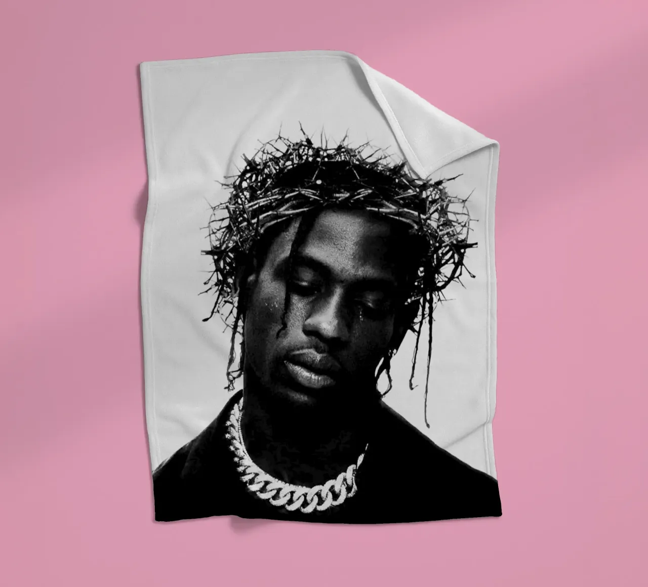 Crown Of Travis Scott coperta in pile da music soul