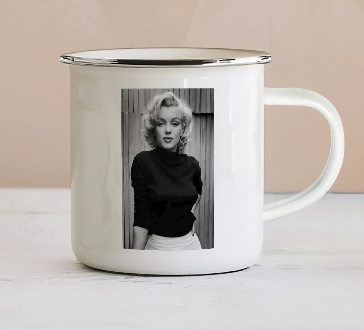 Bella Marilyn tazza in smalto da Lorraine Mooore