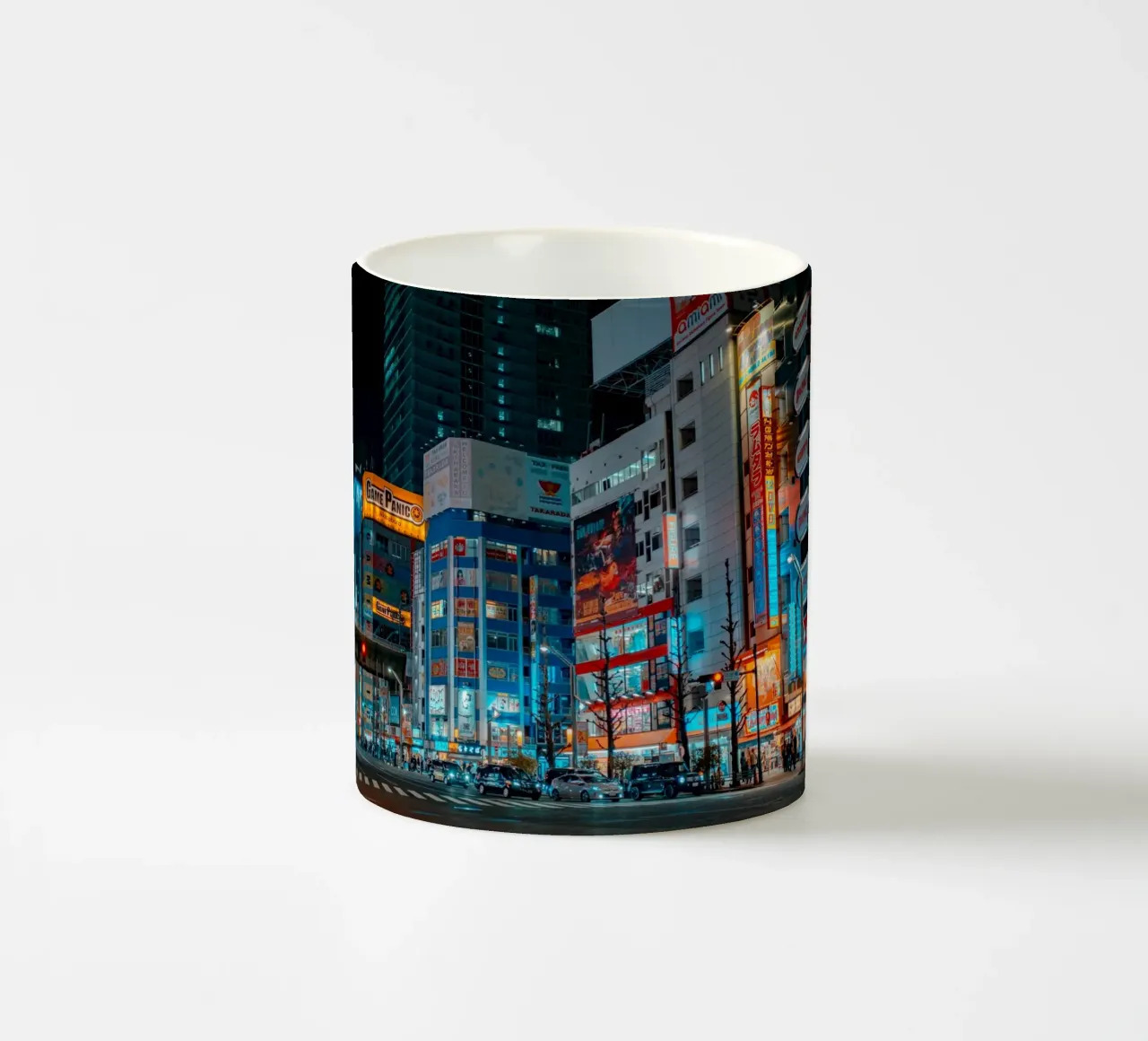 Luci al neon di Akihabara, Tokyo tazza in ceramica da Marcel Bisig