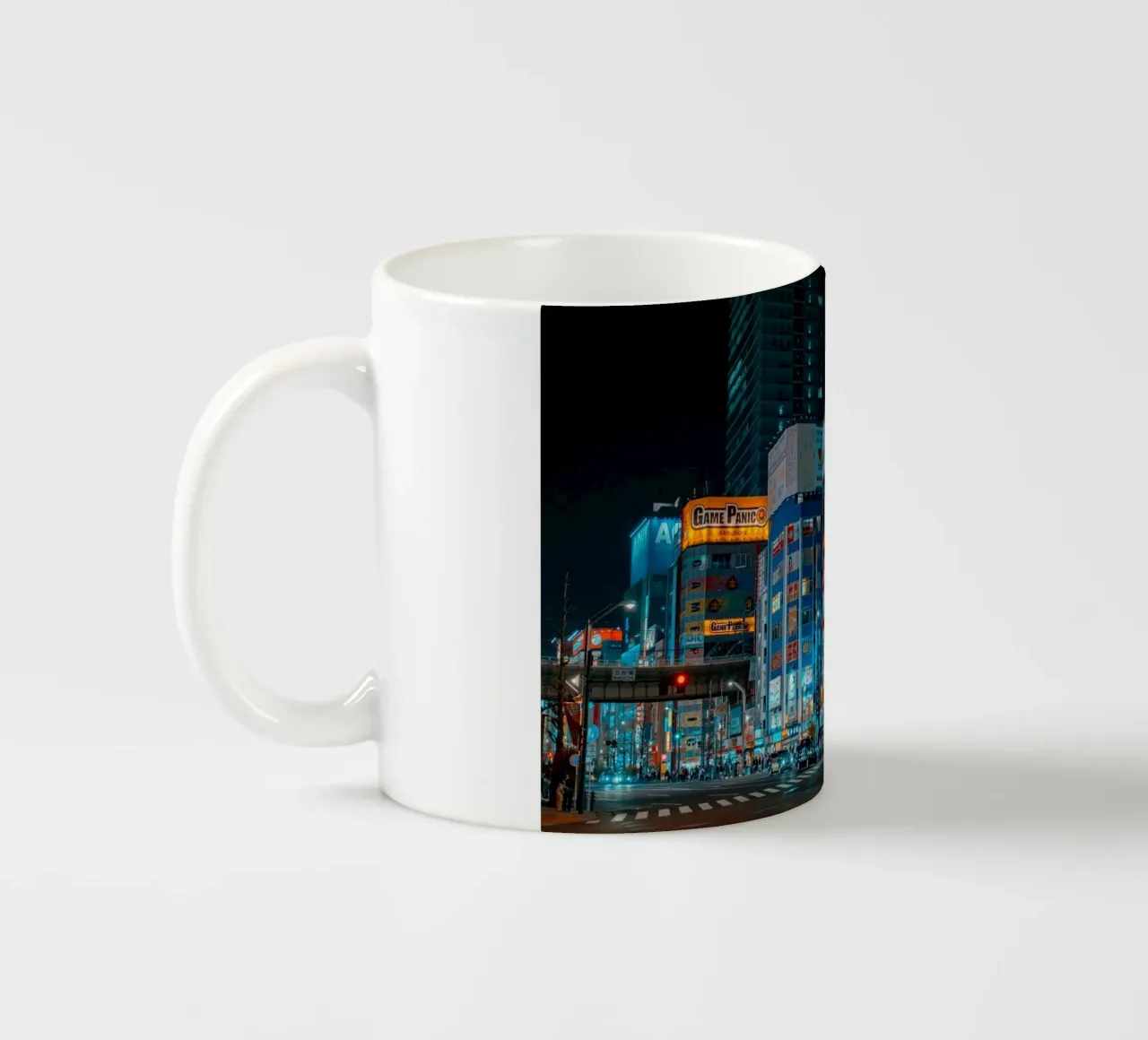 Luci al neon di Akihabara, Tokyo tazza in ceramica da Marcel Bisig