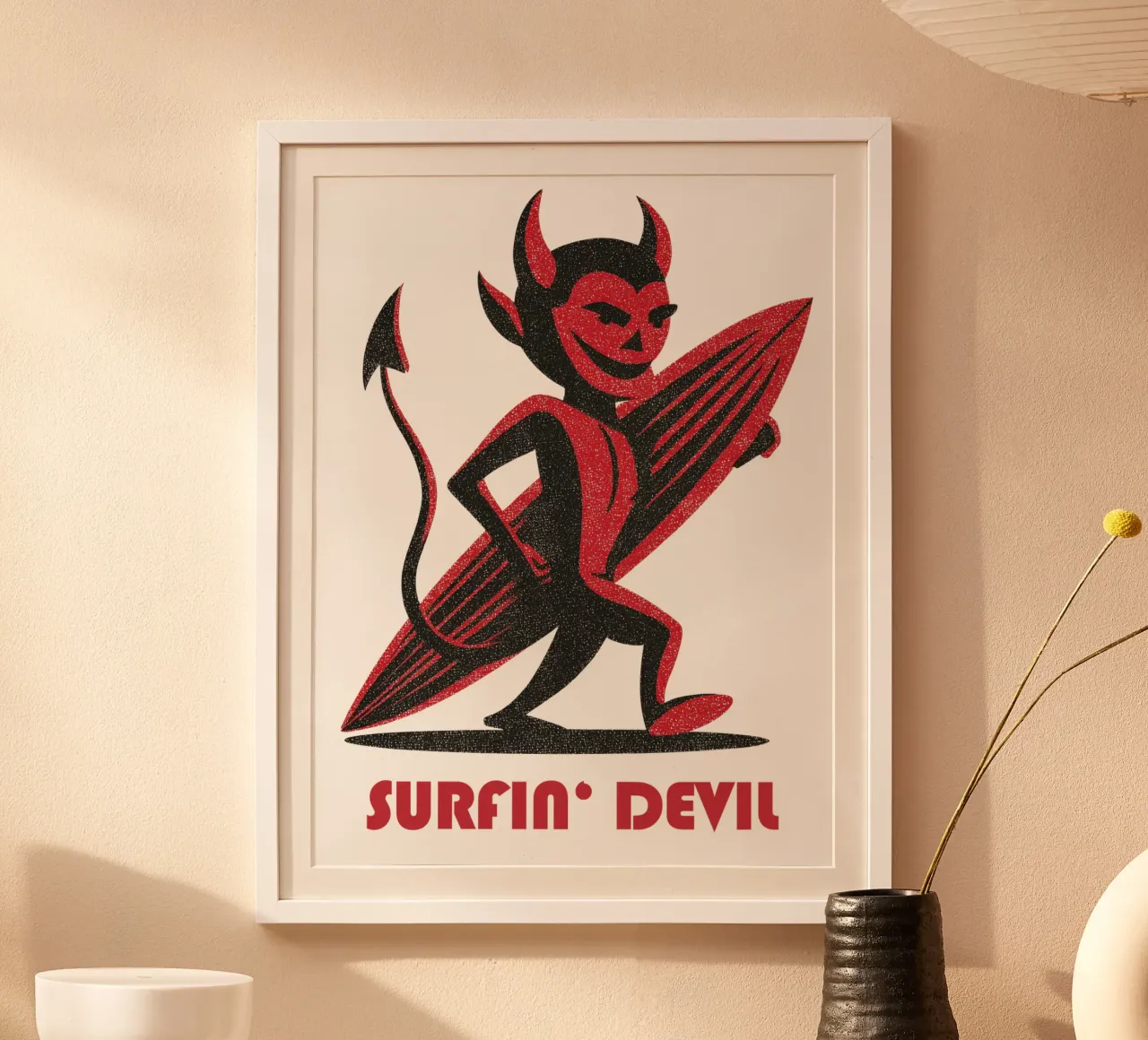 Diavolo retrò che fa surf | Motivo della camicia infernale e casual poster con telaio in alluminio da Autofocus