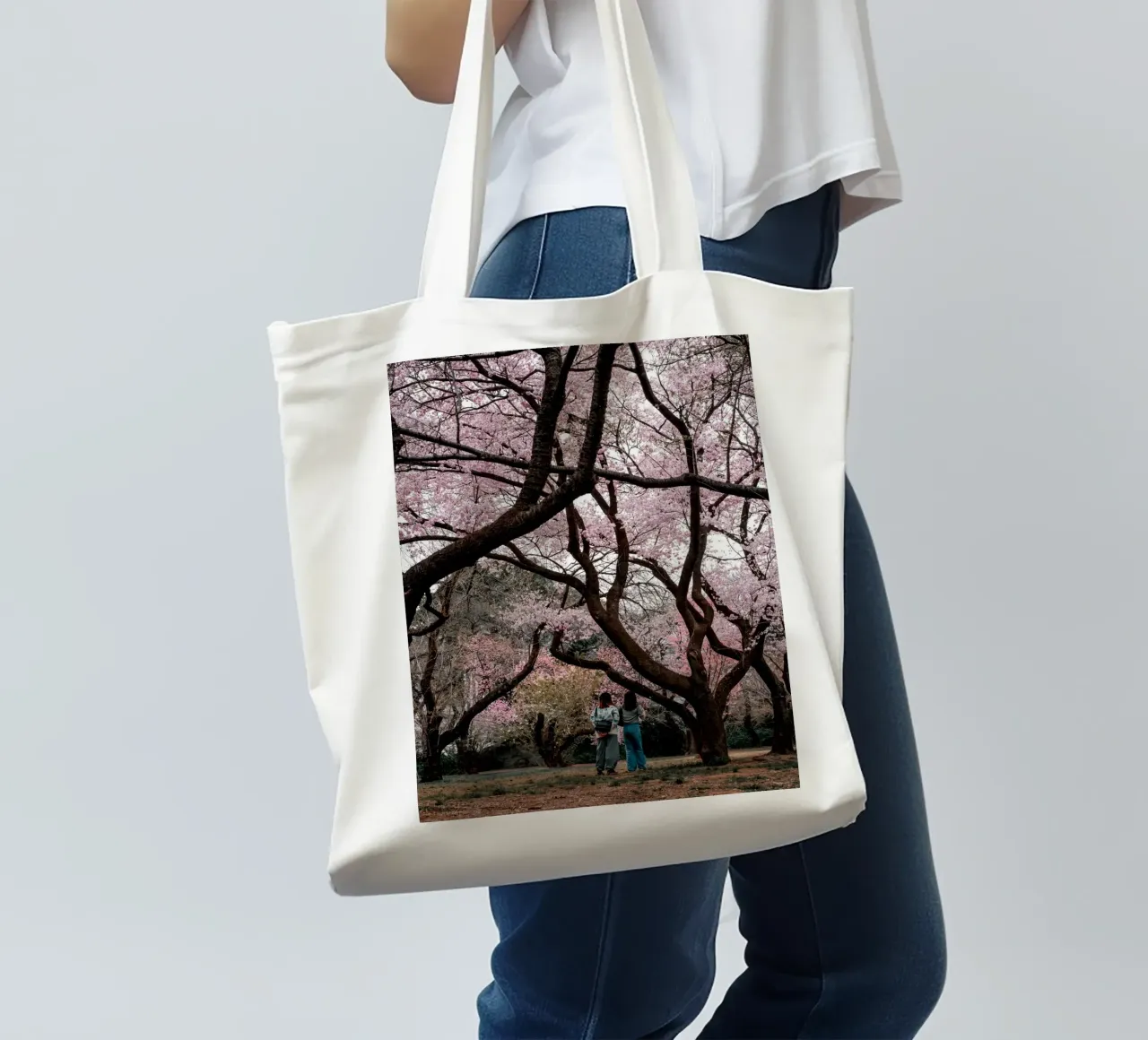 Kirschblüten in Tokio, Japan Jutebeutel von Marcel Bisig