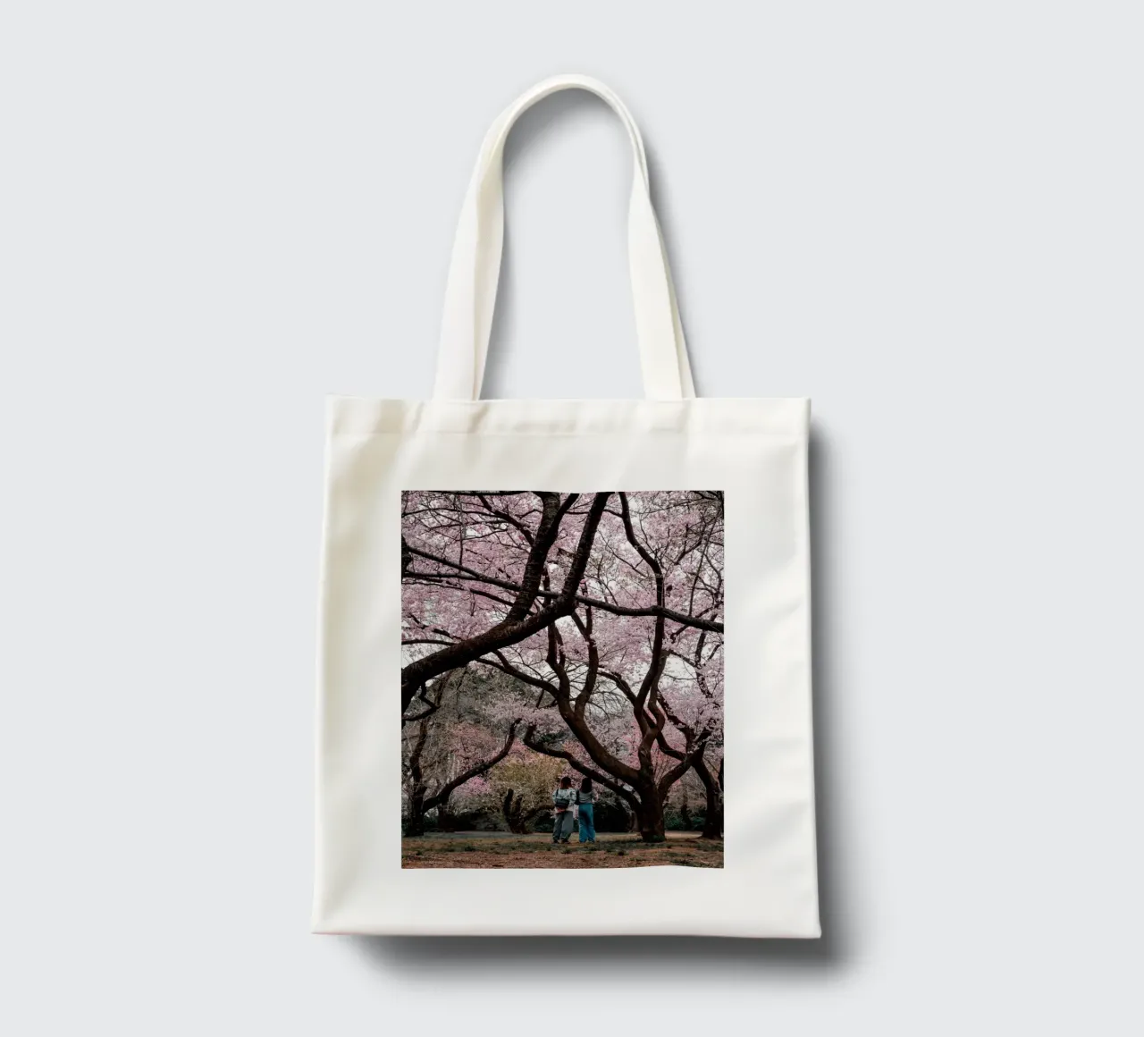 Kirschblüten in Tokio, Japan Jutebeutel von Marcel Bisig