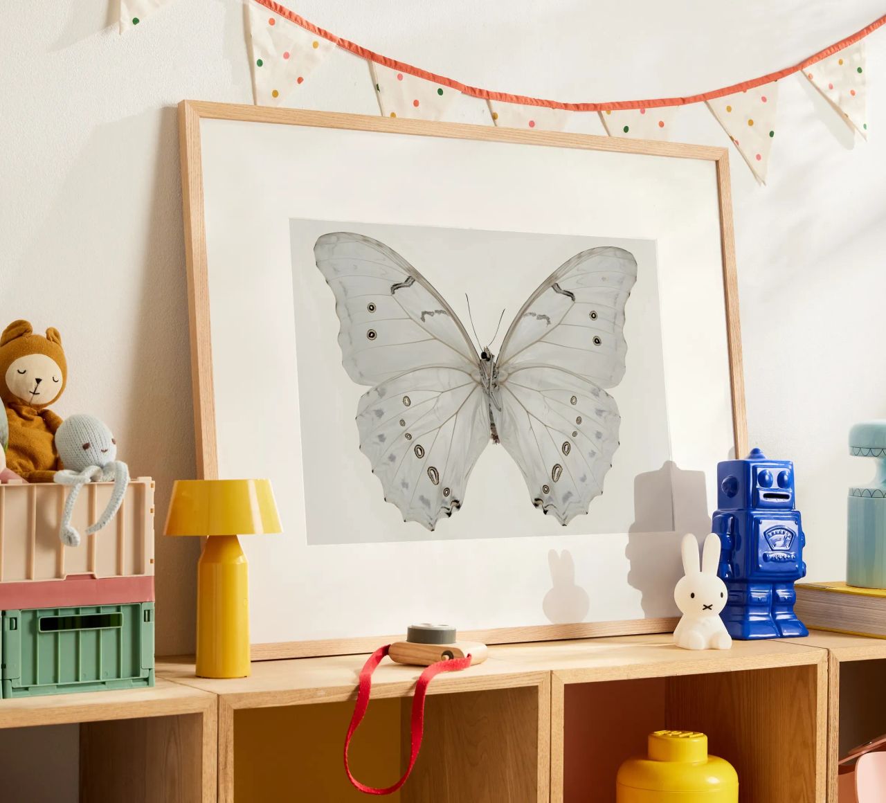Weißer Morpho Schmetterling - Minimalistische entomologische Kunst Poster von ClubArt