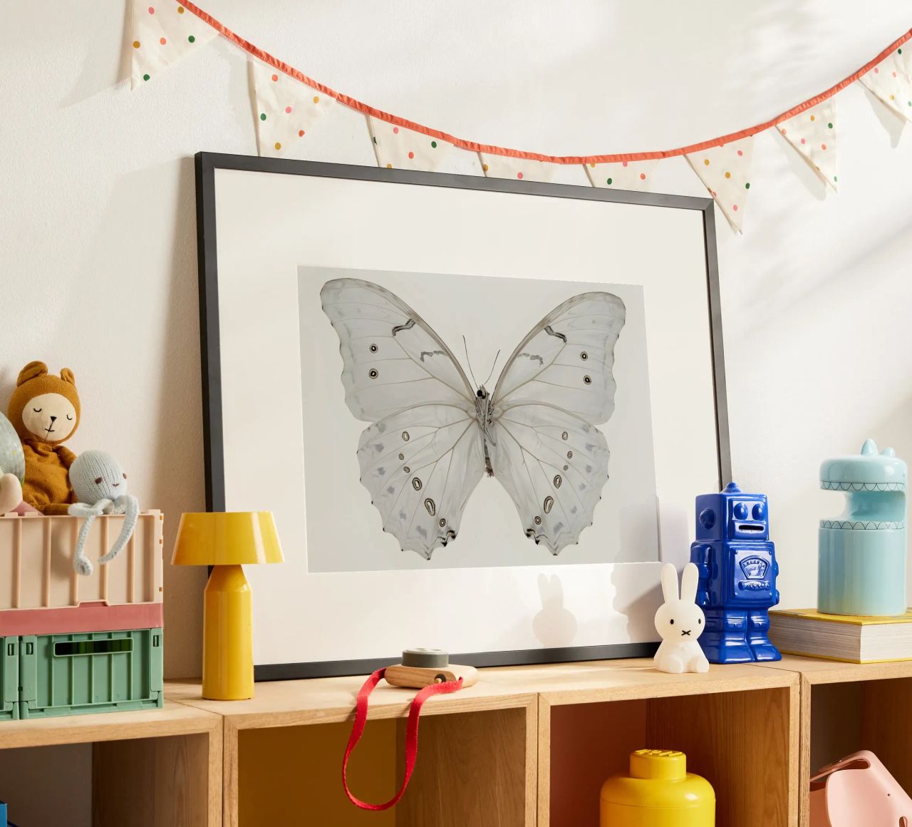Weißer Morpho Schmetterling - Minimalistische entomologische Kunst Poster von ClubArt