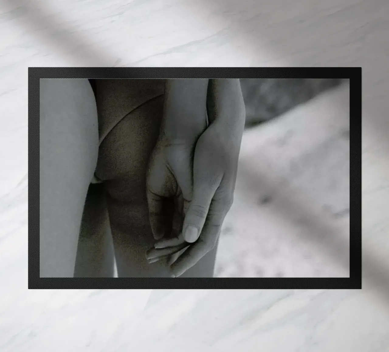 Holding Hands zerbino da Chris Abatzis