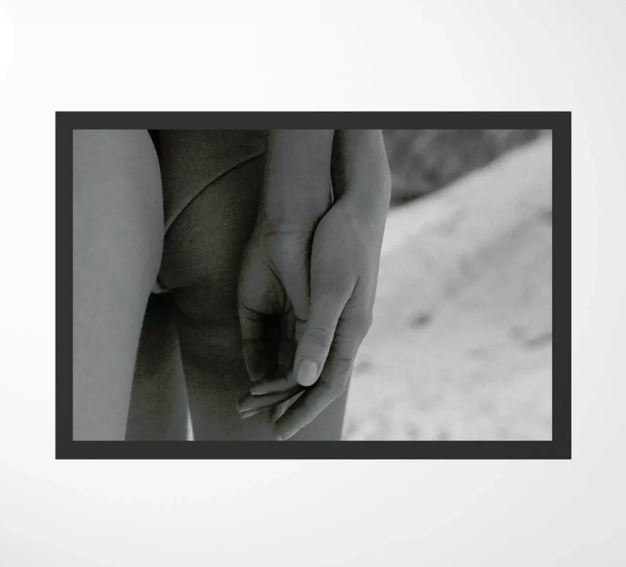 Holding Hands zerbino da Chris Abatzis