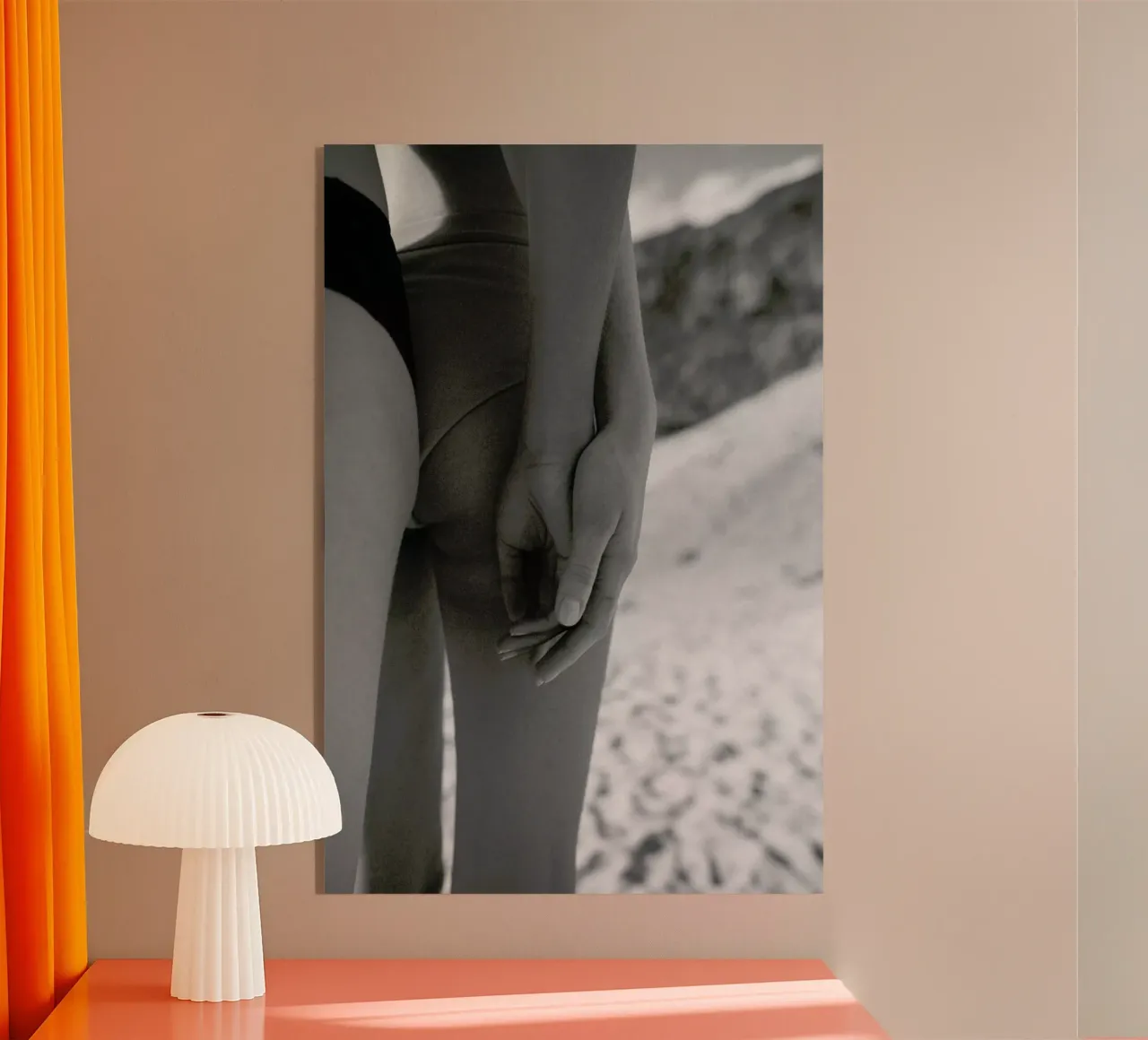 Holding Hands plexiglass da Chris Abatzis