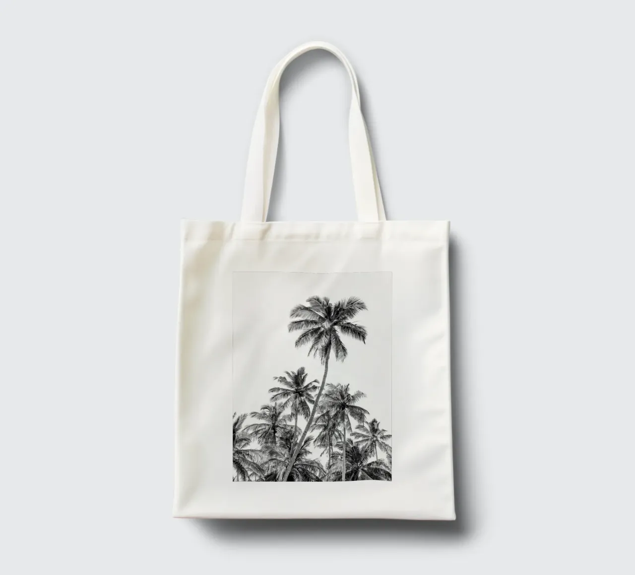 Palm trees on a tropical island borsa in juta da photolovers