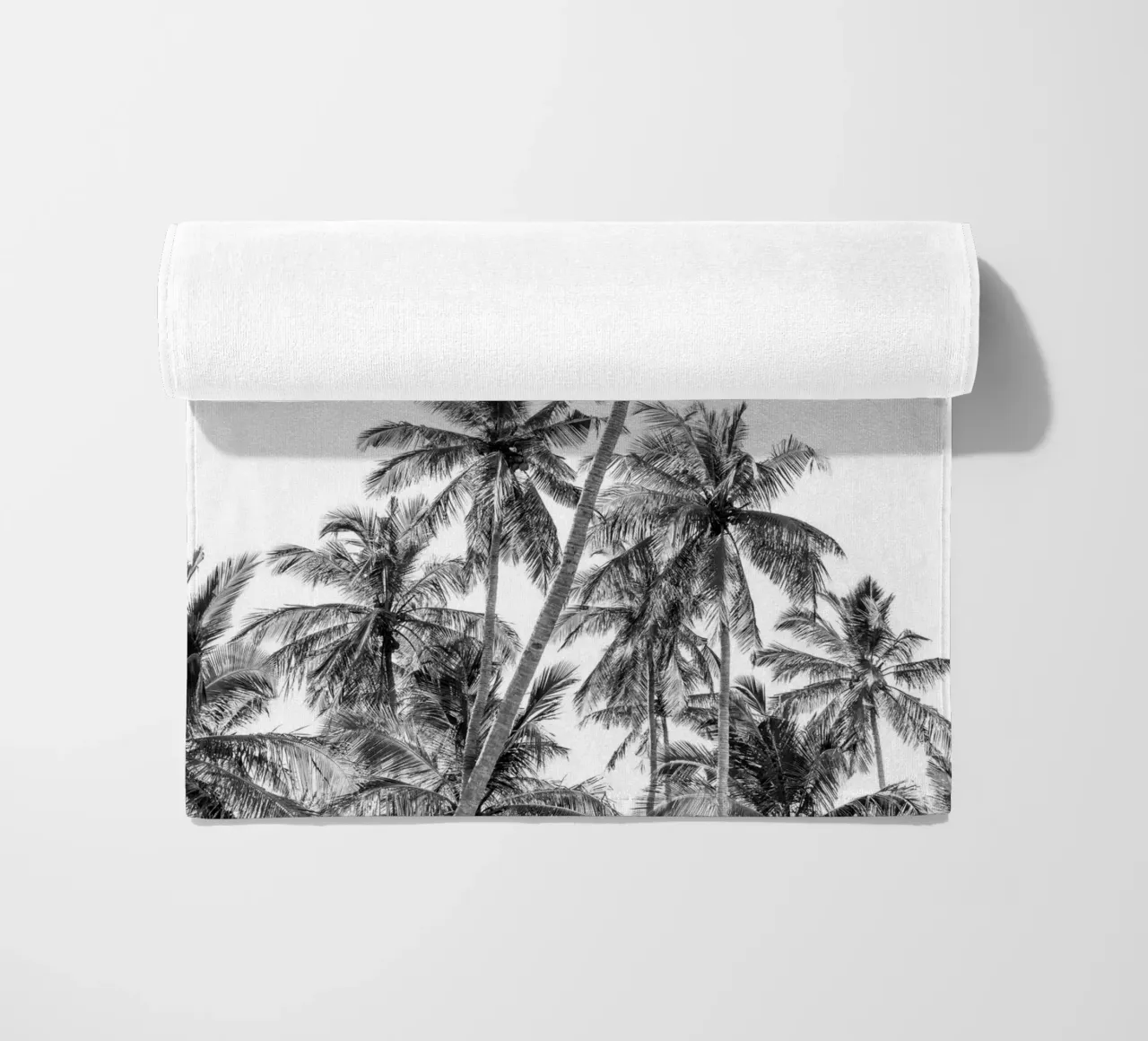 Palm trees on a tropical island telo mare da photolovers