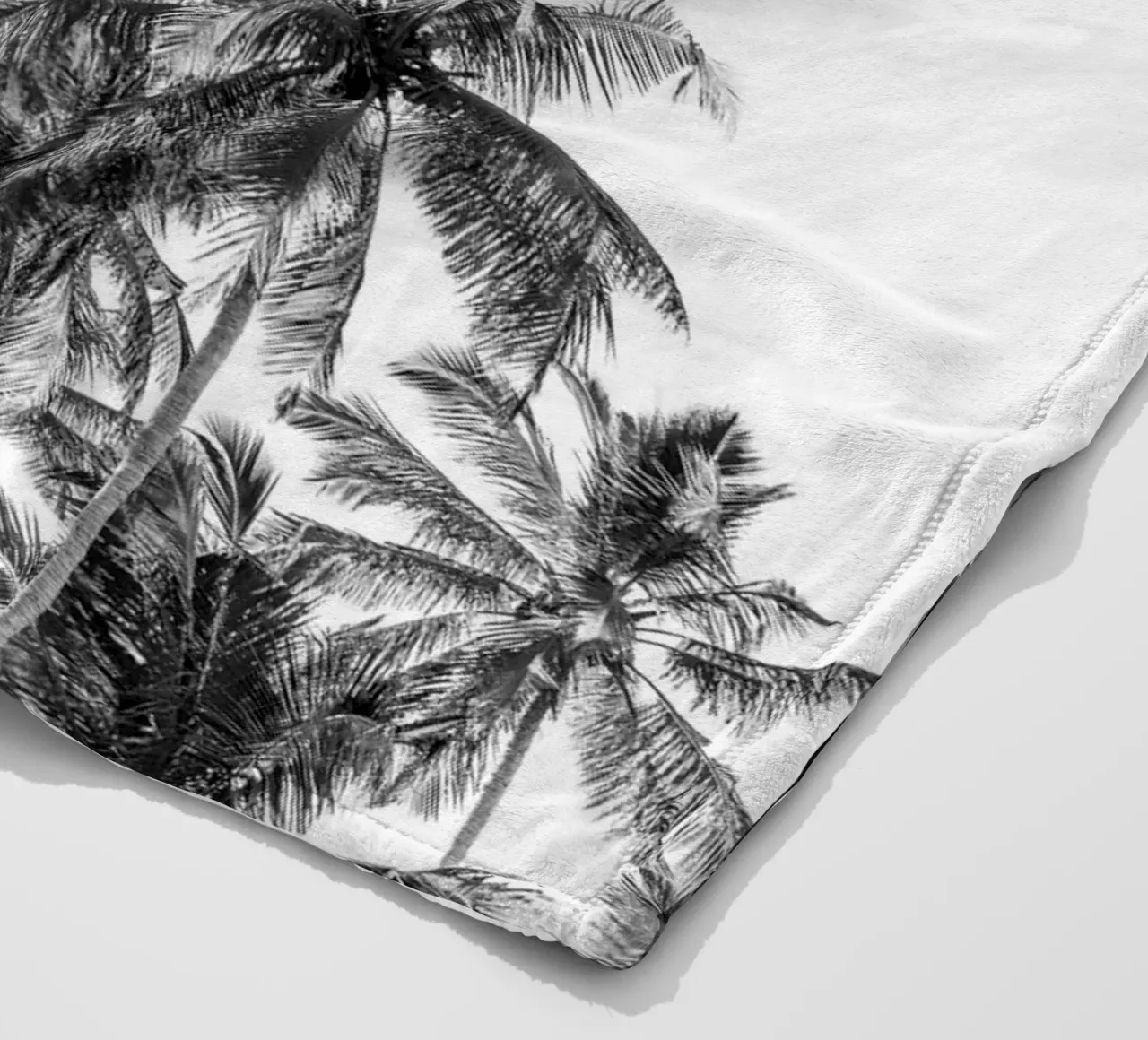 Palm trees on a tropical island coperta in pile da photolovers