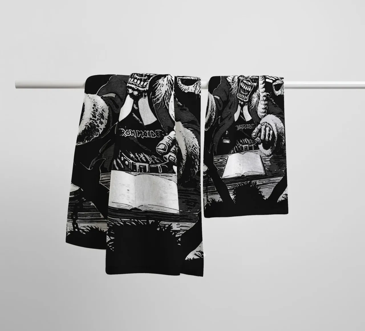 iron maiden band art Handtuch von vanhesling