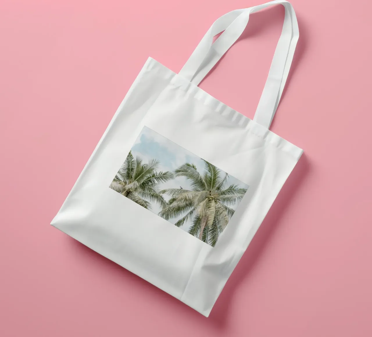 Palm trees on the beach in Indonesia borsa in juta da photolovers