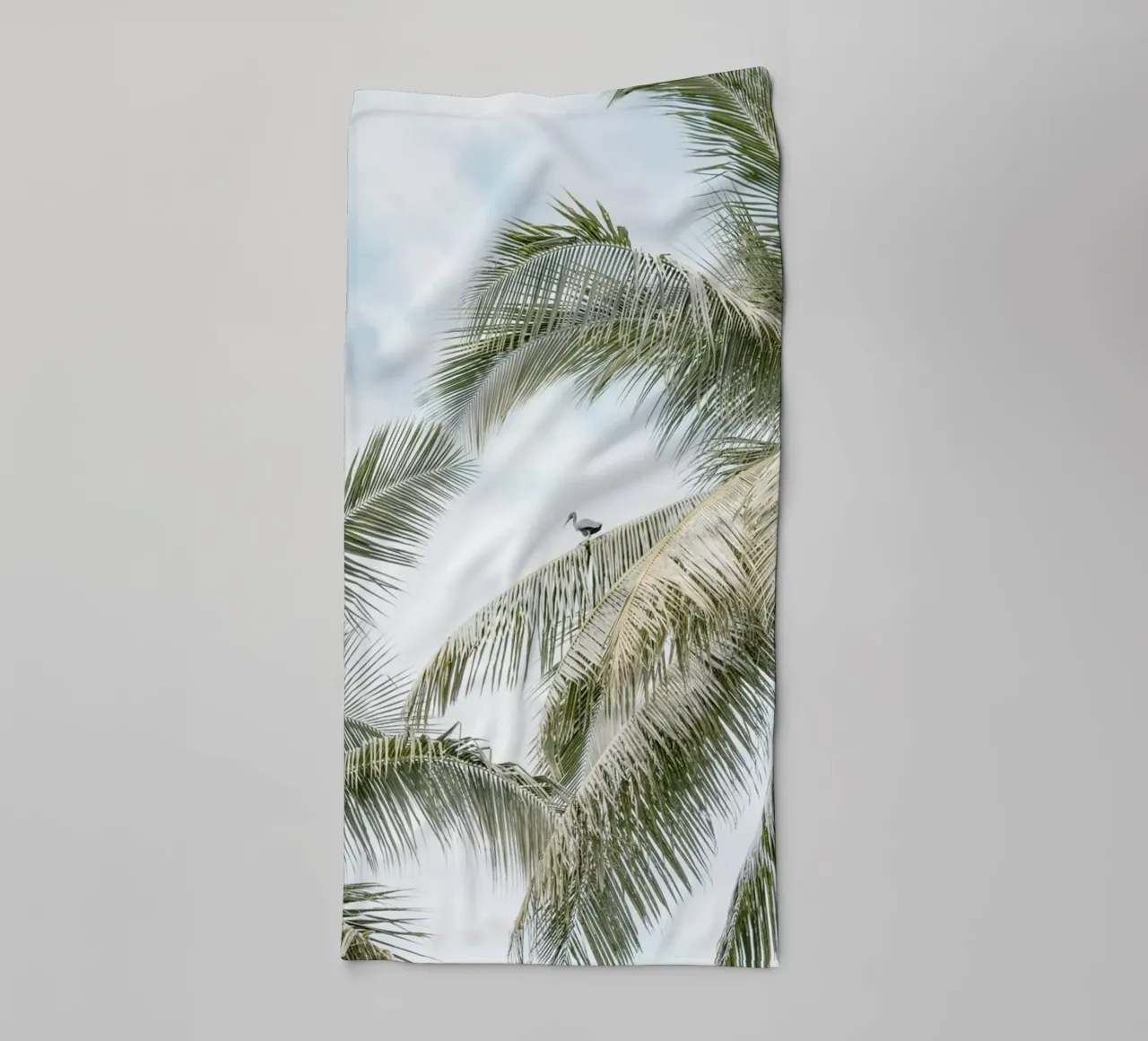 Palm trees on the beach in Indonesia asciugamano da bagno da photolovers